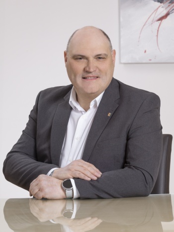 Passfoto Daniel Piringer