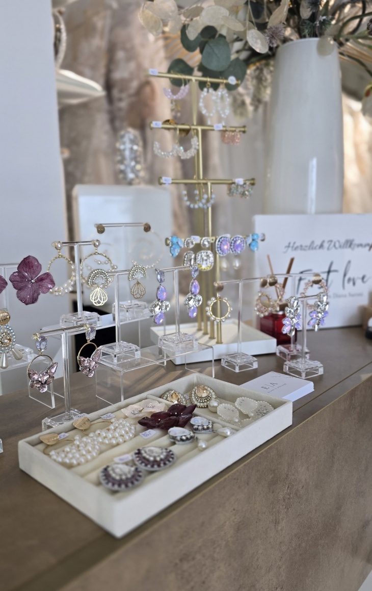 Schmuck von Elise´s Atelier perfekt abgestimmt auf Bräute und Hochzeitsgäste