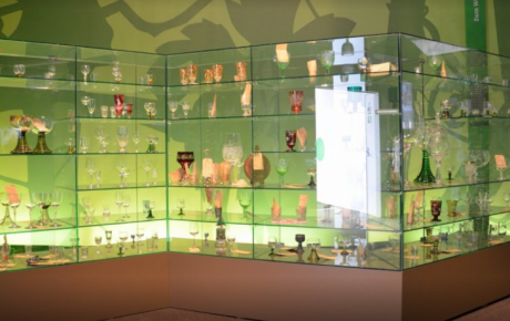 Glasvitrine der Landesausstellung Brot&Wein